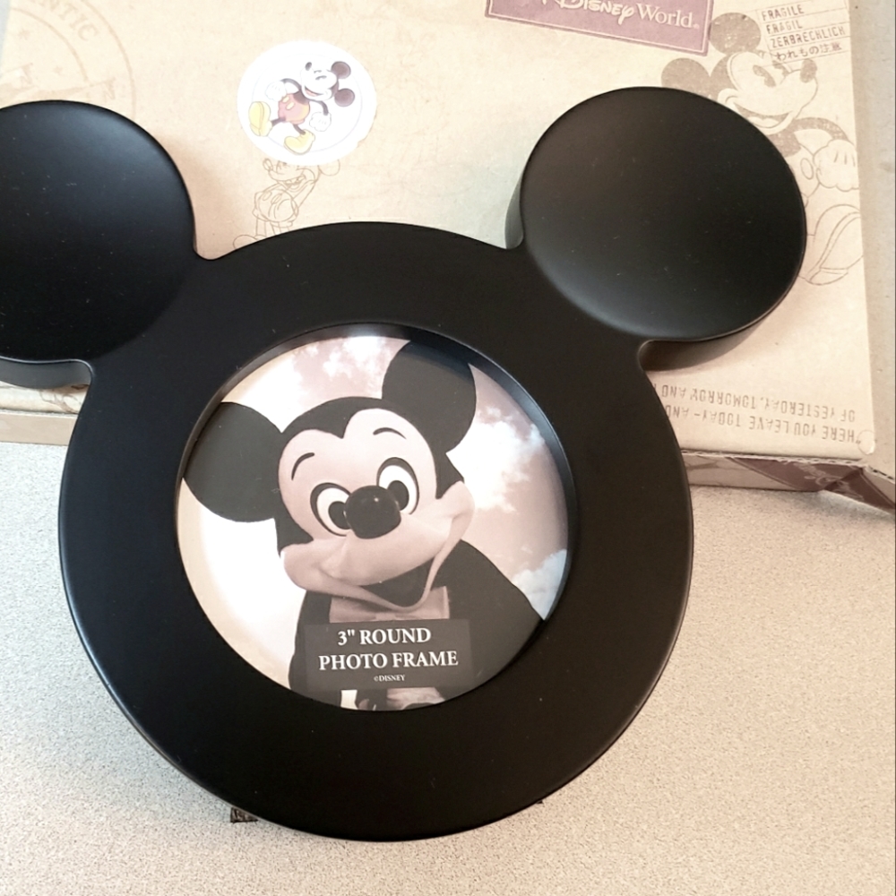 Disney Parks Exclusive Mickey Mouse head round picture frame